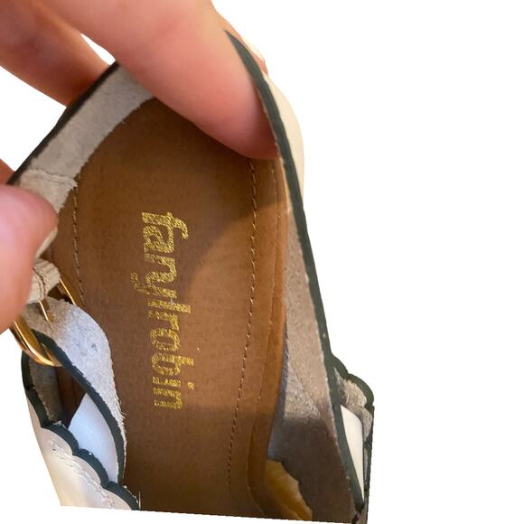 Faryl Robin Women's Scalloped Slingback Heels Size 6.5 White/Brown - Picture 6 of 7